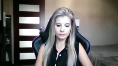 Snapshot of kristineamore chatting on 09.17.25 KristineAmore online show from 09.17.25