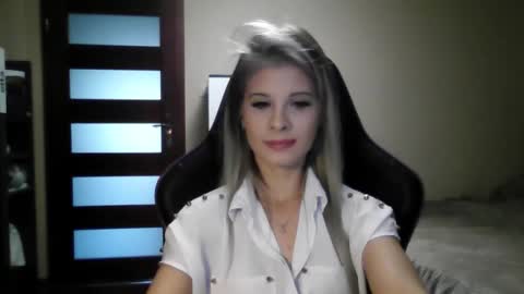 Snapshot of kristineamore chatting on 09.18.25 KristineAmore online show from 09.18.25