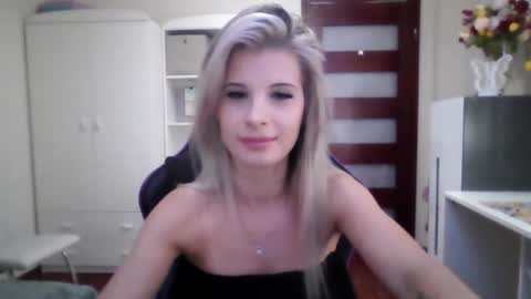 Snapshot of kristineamore chatting on 09.26.25 KristineAmore online show from 09.26.25