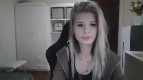 Snapshot of kristineamore chatting on 09.30.25 KristineAmore online show from 09.30.25