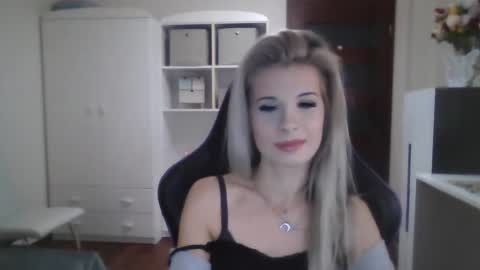 Snapshot of kristineamore chatting on 10.01.25 KristineAmore online show from 10.01.25