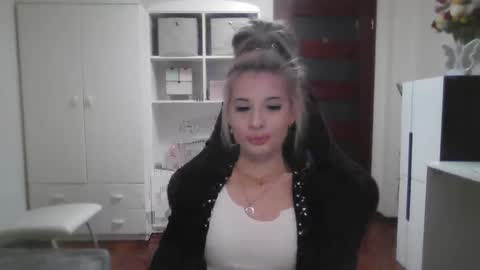 Snapshot of kristineamore chatting on 10.09.25 KristineAmore online show from 10.09.25