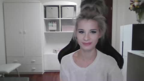 Snapshot of kristineamore chatting on 10.10.25 KristineAmore online show from 10.10.25