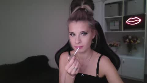 Snapshot of kristineamore chatting on 10.13.25 KristineAmore online show from 10.13.25