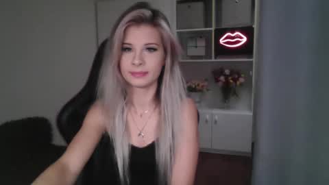 Snapshot of kristineamore chatting on 10.14.25 KristineAmore online show from 10.14.25