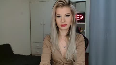 Snapshot of kristineamore chatting on 10.15.25 KristineAmore online show from 10.15.25