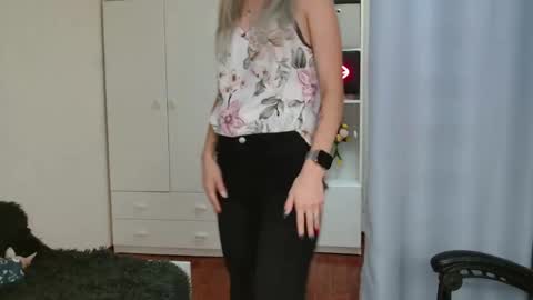 Snapshot of kristineamore chatting on 10.16.25 KristineAmore online show from 10.16.25