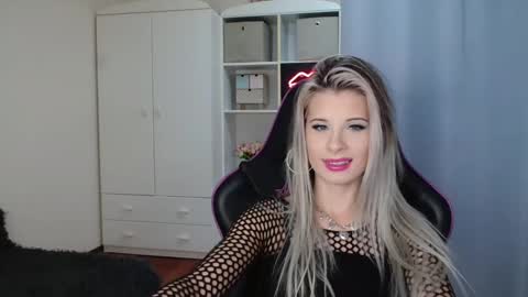 Snapshot of kristineamore chatting on 10.20.25 KristineAmore online show from 10.20.25