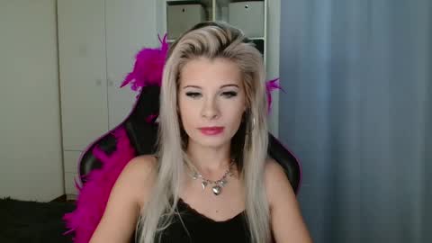 Snapshot of kristineamore chatting on 10.21.25 KristineAmore online show from 10.21.25