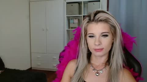 Snapshot of kristineamore chatting on 10.21.25 KristineAmore online show from 10.21.25