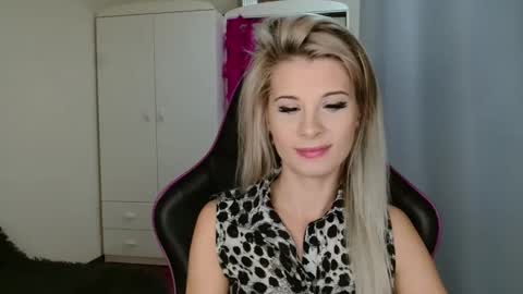 Snapshot of kristineamore chatting on 10.24.25 KristineAmore online show from 10.24.25