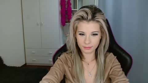 Snapshot of kristineamore chatting on 10.29.25 KristineAmore online show from 10.29.25