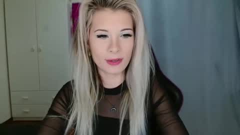 Snapshot of kristineamore chatting on 10.30.25 KristineAmore online show from 10.30.25