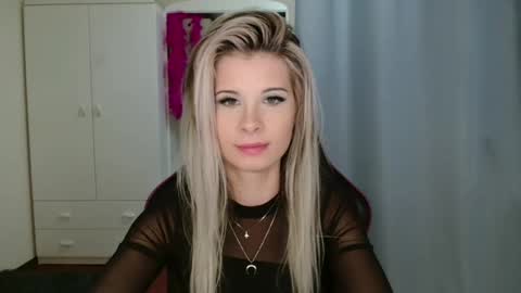 Snapshot of kristineamore chatting on 10.30.25 KristineAmore online show from 10.30.25