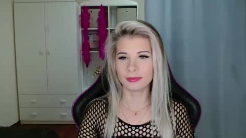 Snapshot of kristineamore chatting on 10.31.25 KristineAmore online show from 10.31.25