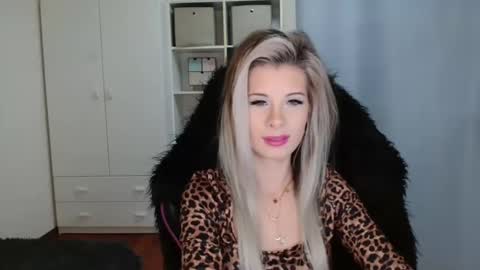 Snapshot of kristineamore chatting on 11.08.25 KristineAmore online show from 11.08.25