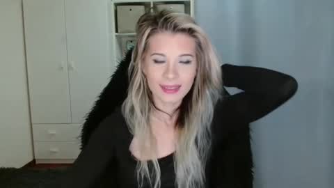 Snapshot of kristineamore chatting on 11.11.25 KristineAmore online show from 11.11.25