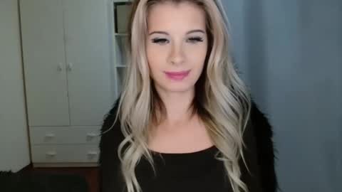 Snapshot of kristineamore chatting on 11.11.25 KristineAmore online show from 11.11.25