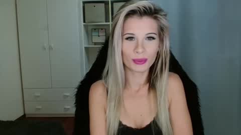 Snapshot of kristineamore chatting on 11.13.25 KristineAmore online show from 11.13.25