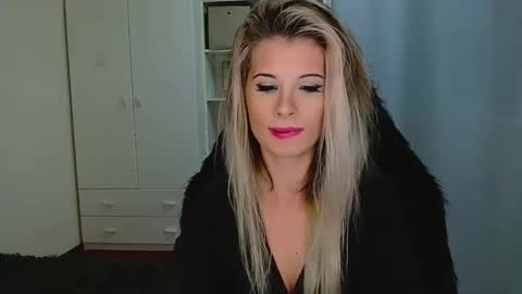 Snapshot of kristineamore chatting on 11.14.25 KristineAmore online show from 11.14.25