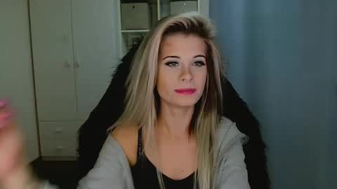 Snapshot of kristineamore chatting on 11.17.25 KristineAmore online show from 11.17.25