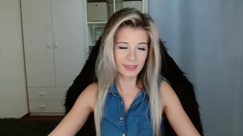 Snapshot of kristineamore chatting on 11.18.25 KristineAmore online show from 11.18.25