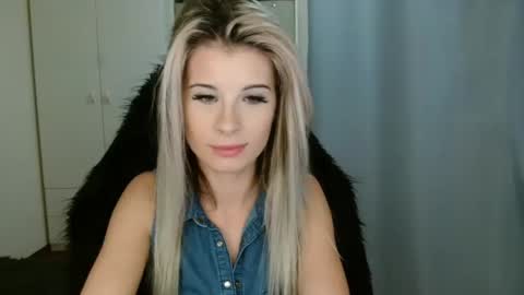 Snapshot of kristineamore chatting on 11.18.25 KristineAmore online show from 11.18.25