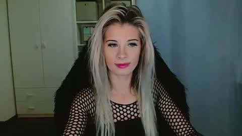 Snapshot of kristineamore chatting on 11.19.25 KristineAmore online show from 11.19.25