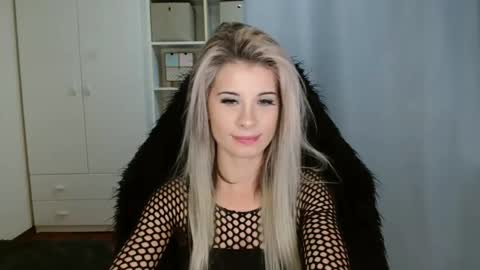 Snapshot of kristineamore chatting on 11.19.25 KristineAmore online show from 11.19.25