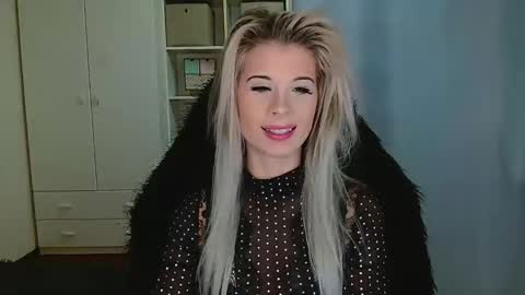 Snapshot of kristineamore chatting on 11.20.25 KristineAmore online show from 11.20.25