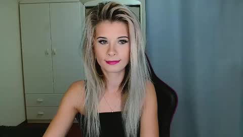 Snapshot of kristineamore chatting on 11.25.25 KristineAmore online show from 11.25.25