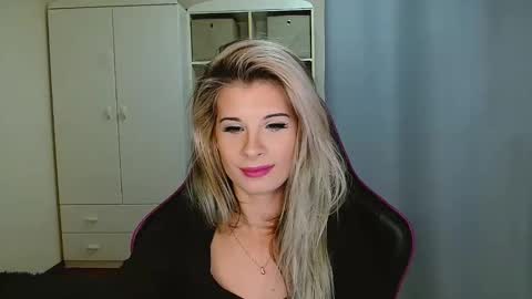 Snapshot of kristineamore chatting on 11.27.25 KristineAmore online show from 11.27.25