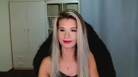 Snapshot of kristineamore chatting on 11.28.25 KristineAmore online show from 11.28.25