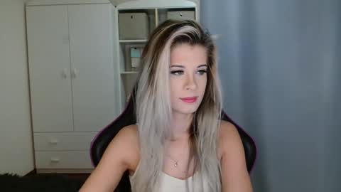 Snapshot of kristineamore chatting on 11.30.25 KristineAmore online show from 11.30.25