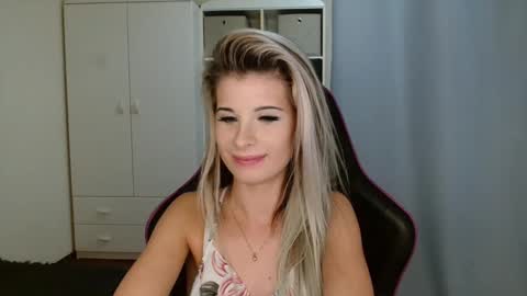 Snapshot of kristineamore chatting on 12.02.25 KristineAmore online show from 12.02.25