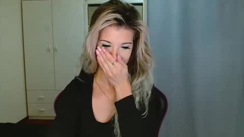 Snapshot of kristineamore chatting on 12.15.25 KristineAmore online show from 12.15.25