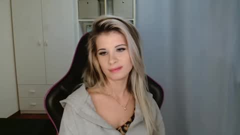 KristineAmore online show from 12.18.25