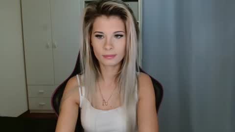 KristineAmore online show from 12.21.25