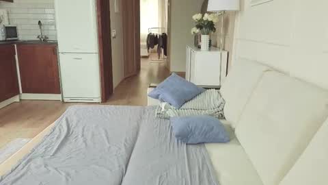 Snapshot of kristinedean chatting on 10.29.25 Kristi online show from 10.29.25