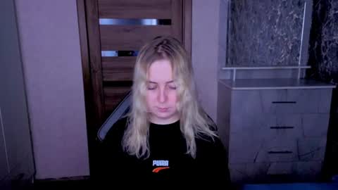 Snapshot of kristy_fran chatting on 06.18.26 Kristy online show from 06.18.26