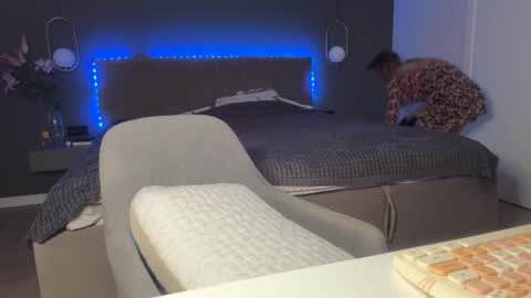 Kristi online show from 10.14.25