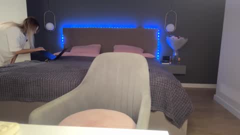 Kristi online show from 10.24.25