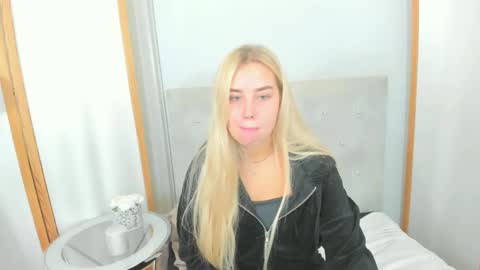 KristyFlowers online show from 02.18.25