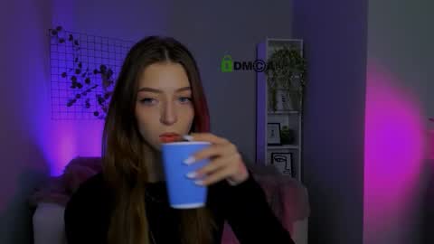 Snapshot of kristylovee chatting on 09.20.25 Kristy online show from 09.20.25