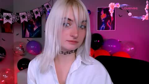 Snapshot of kristylovee chatting on 10.30.25 Kristy online show from 10.30.25