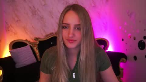 Snapshot of krys_tina chatting on 03.30.26 krys_tina online show from 03.30.26