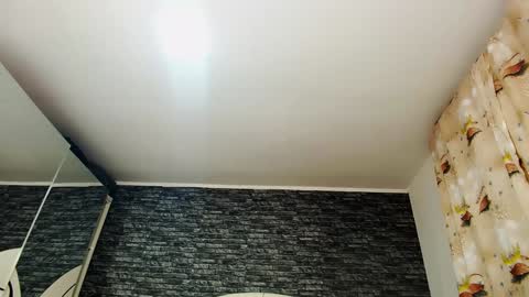 Snapshot of krystal_desire chatting on 12.23.24 krystal desire online show from 12.23.24