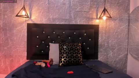 Snapshot of krystal_taylor23 chatting on 11.22.25 Kystal Taylor online show from 11.22.25