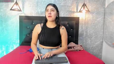 Snapshot of krystal_taylor23 chatting on 11.25.25 Kystal Taylor online show from 11.25.25