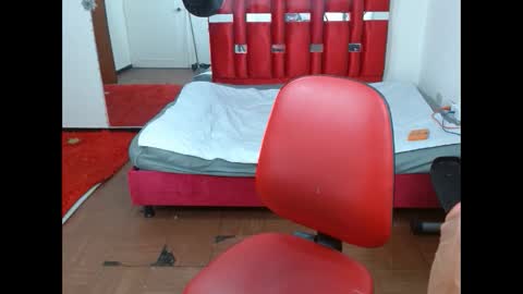 KRYSTAL THOMSON online show from 10.08.25